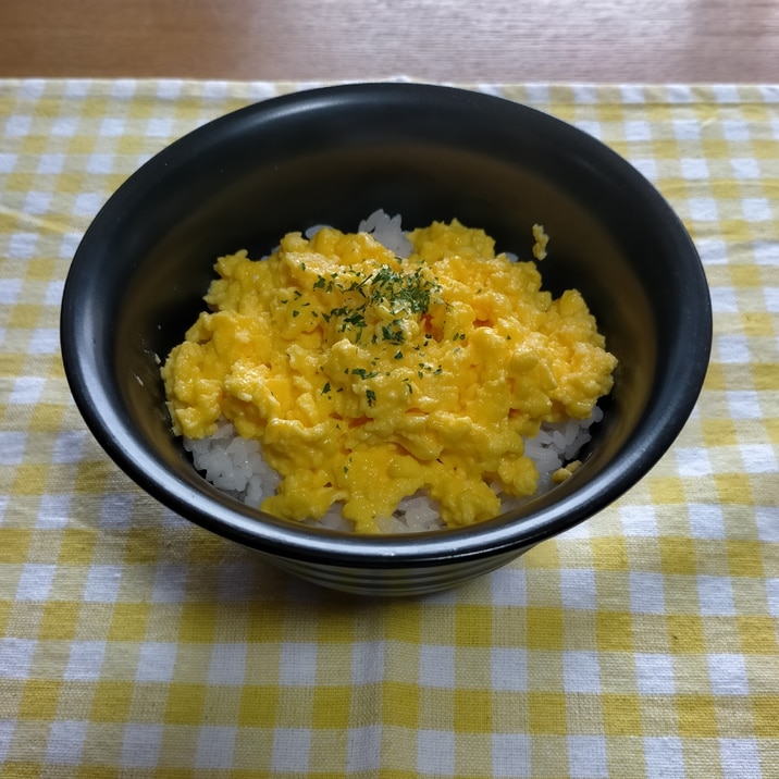 スキムミルクでしっとり♪スクランブルエッグ丼